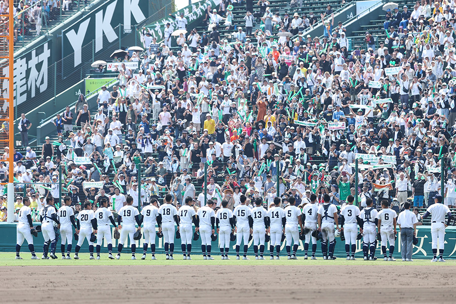 甲子園優勝を果たした沖縄尚学ナイン【写真:加治屋友輝】