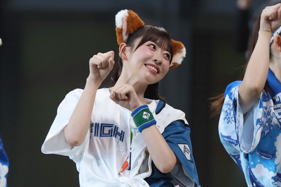 きつねダンスを披露した「FRUITS ZIPPER」の櫻井優衣さん【写真提供:産経新聞社】