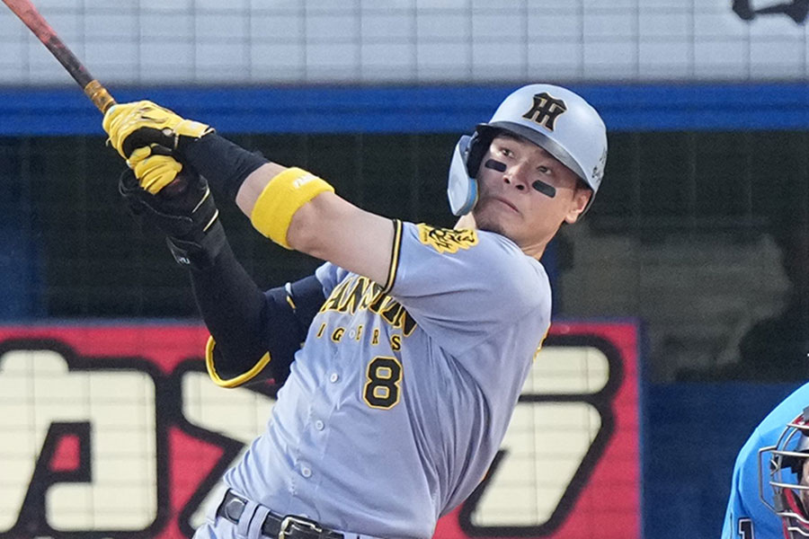 32号本塁打を放った阪神・佐藤輝明【写真提供：産経新聞社】