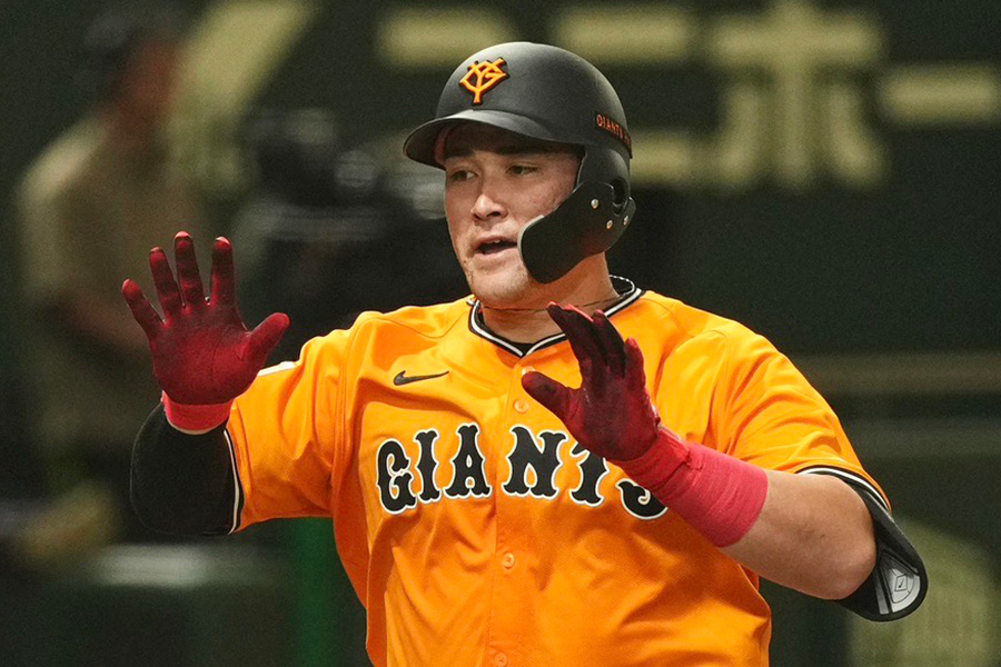 看板直撃の8号ソロを放った巨人・リチャード【写真：小林靖】