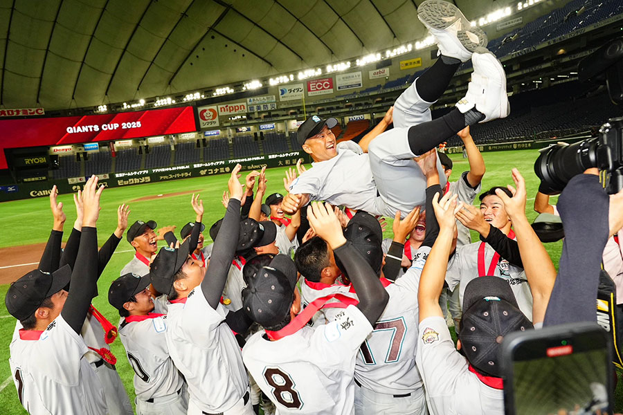 ジャイアンツカップで優勝を果たした世田谷西リトルシニア【写真：小林靖】