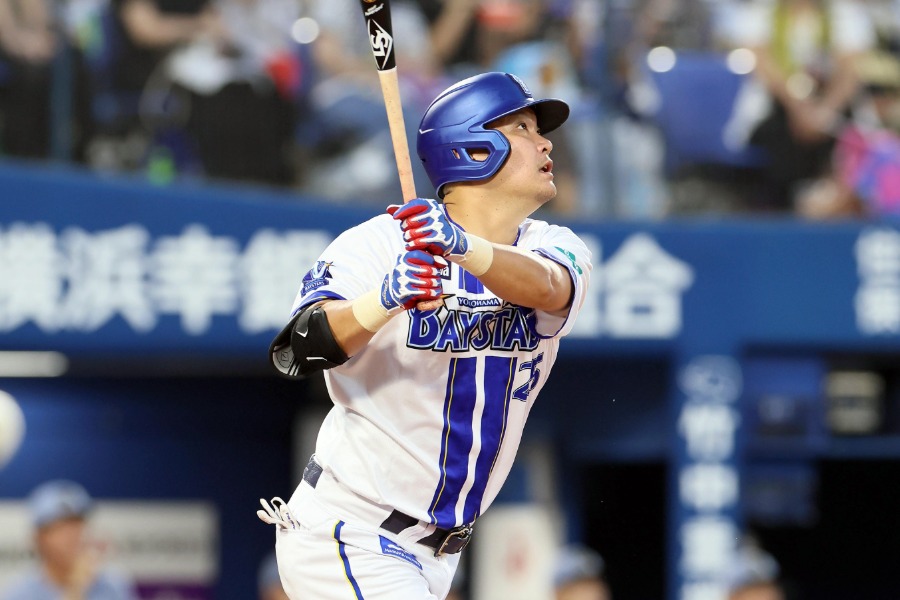 阪神戦で本塁打を放ったDeNA・筒香嘉智【写真提供:産経新聞社】