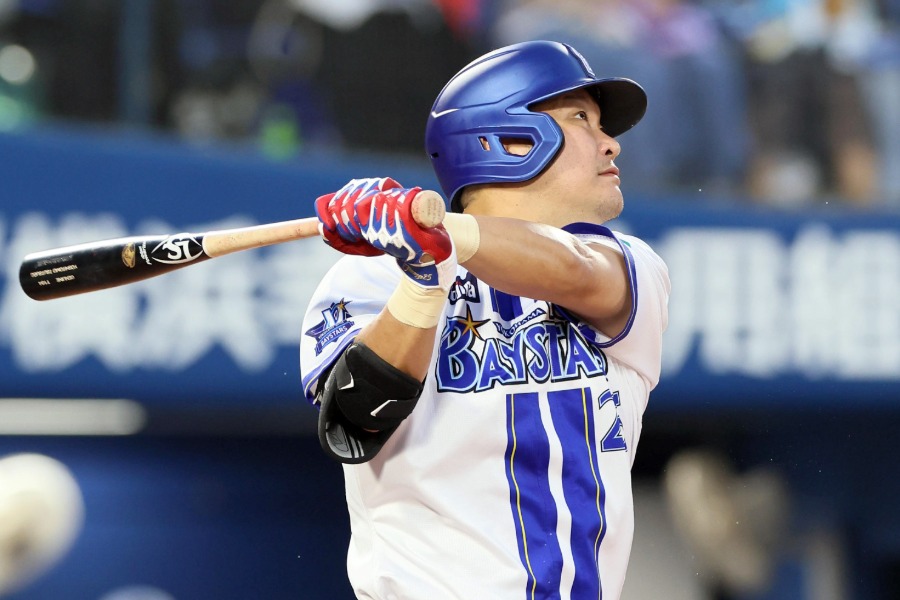 阪神戦で本塁打を放ったDeNA・筒香嘉智【写真提供:産経新聞社】