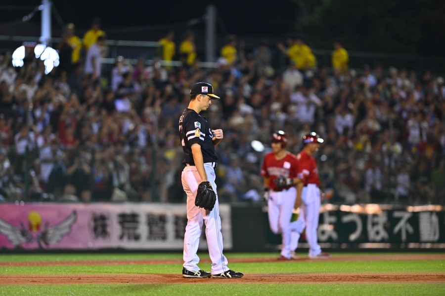 満塁弾を許したソフトバンク・大関友久【写真：古川剛伊】