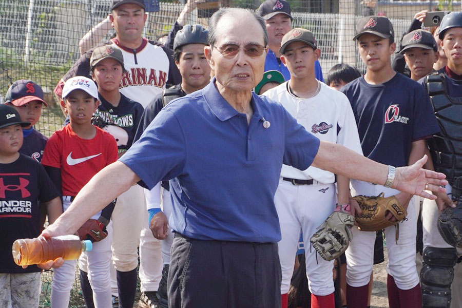 慶大野球部の野球教室も視察した【写真：宮脇広久】