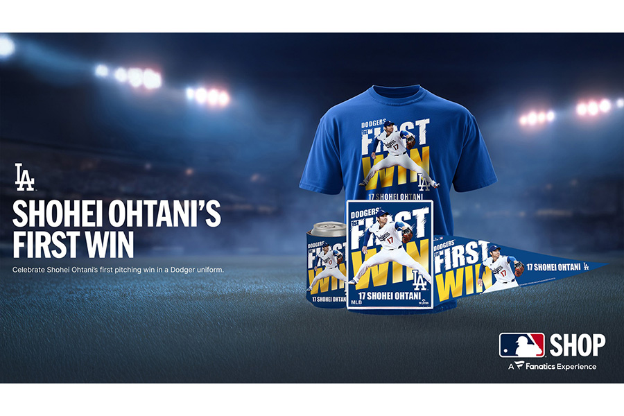 販売が始まった初勝利記念グッズ【画像提供：ファナティクス・ジャパン】