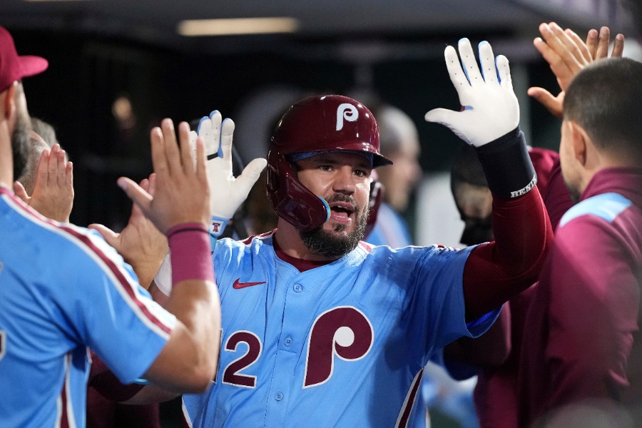 ブレーブス戦で本塁打を放ったフィリーズのカイル・シュワーバー【写真：アフロ】