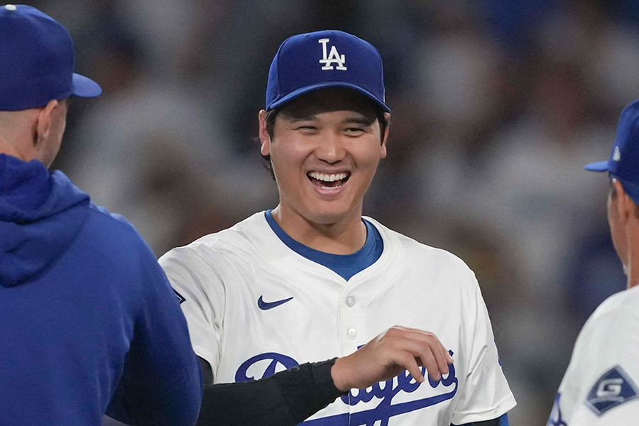笑顔を見せるドジャース・大谷翔平【写真：ロイター】