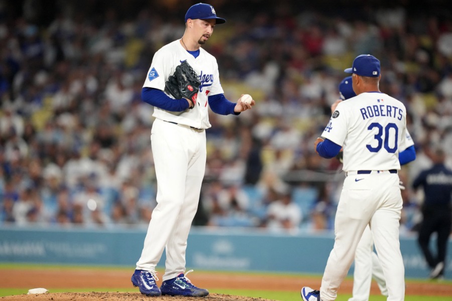 5回途中で降板するドジャースのブレイク・スネル【写真：ロイター】