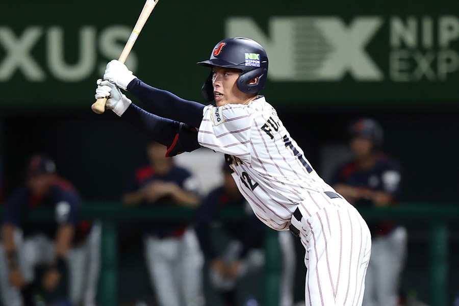 タイムリー安打を放った明徳義塾・藤森海斗【写真:加治屋友輝】