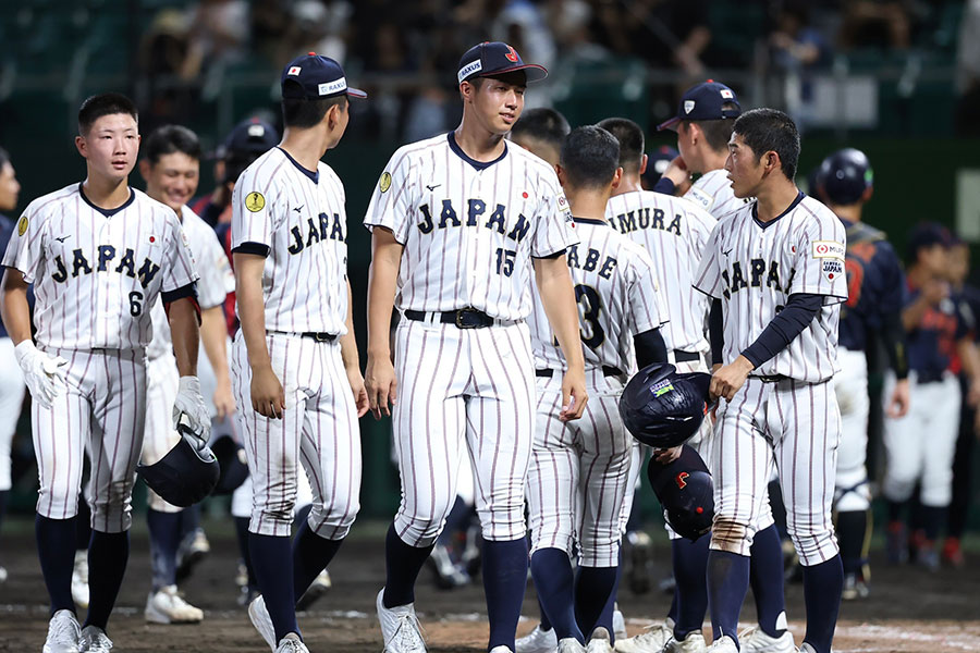 侍ジャパンU-18日本代表ナイン【写真：加治屋友輝】