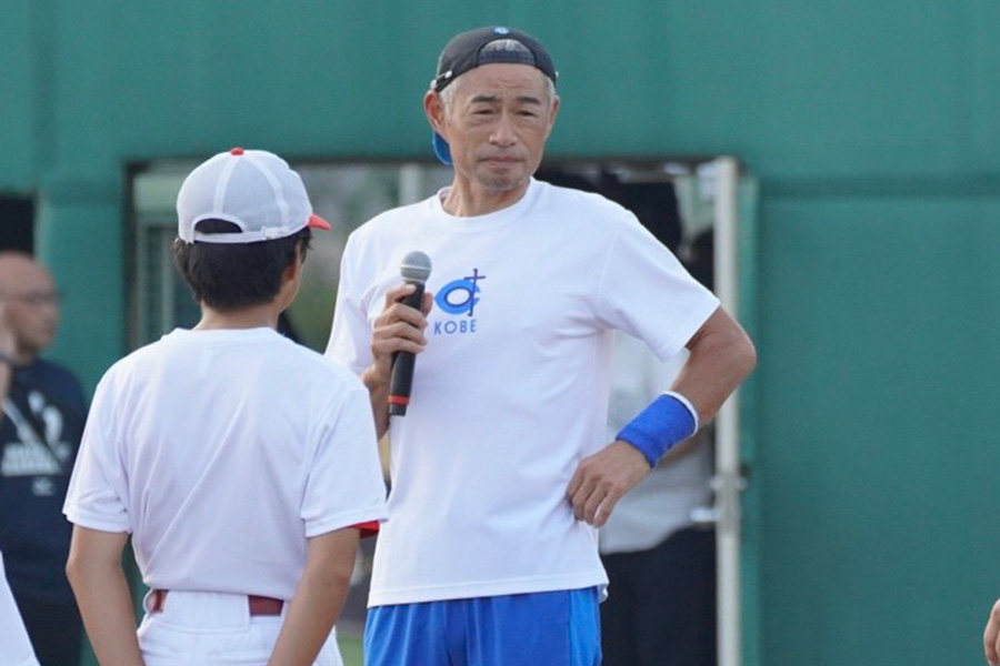 松井秀喜氏が主宰する野球教室に参加したイチロー氏【写真：宮脇広久】
