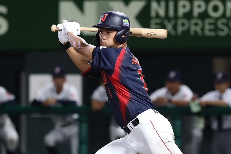 沖縄県選抜戦で3安打を放ったU-18日本代表・阿部葉太【写真：加治屋友輝】