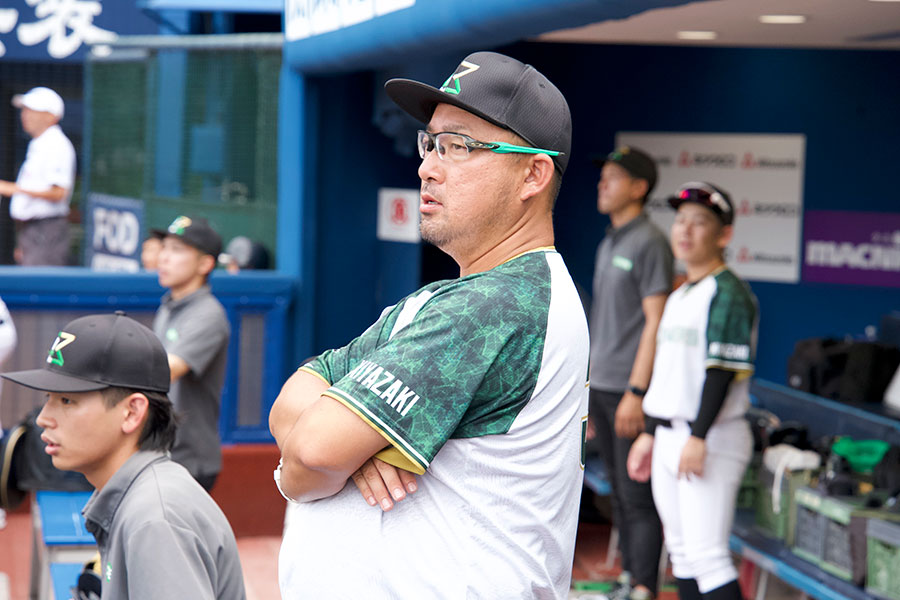 CLOVERS MIYAZAKI・野崎大史監督【写真：磯田健太郎】
