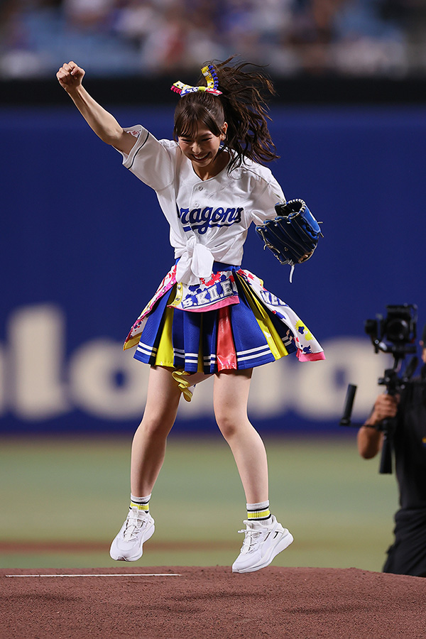 熊崎晴香さんが見せたポーズ【写真提供:産経新聞社】