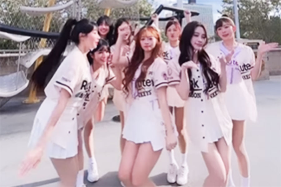 PNCパークに来場した楽天ガールズのメンバー（画像はスクリーンショット）