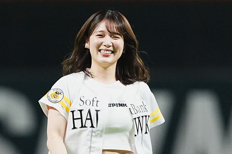 始球式に登場した声優の内田真礼さん【写真:小林靖】