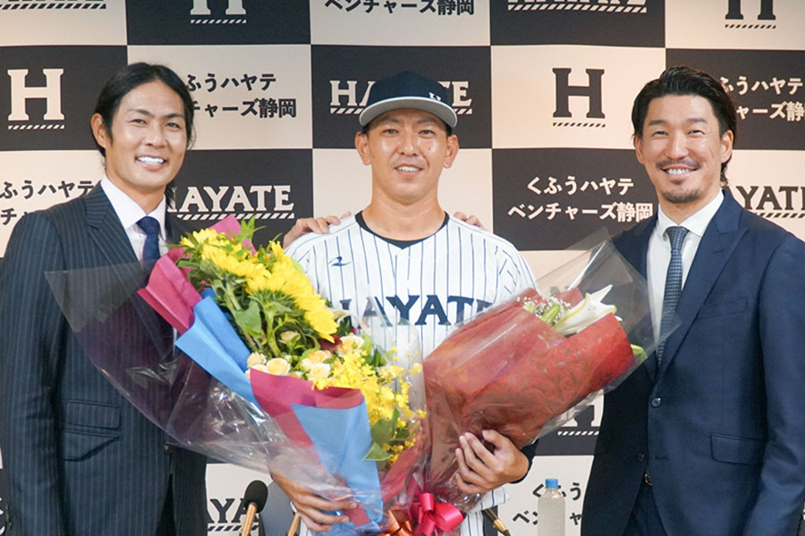 元DeNA・石川雄洋氏、くふうハヤテ・田中健二朗、梶谷隆幸氏（左から）【写真：湯浅大】
