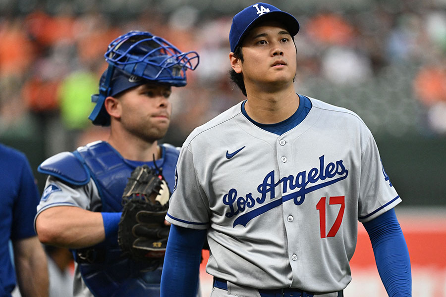 降板するドジャース・大谷翔平（右）とダルトン・ラッシング【写真：ロイター】