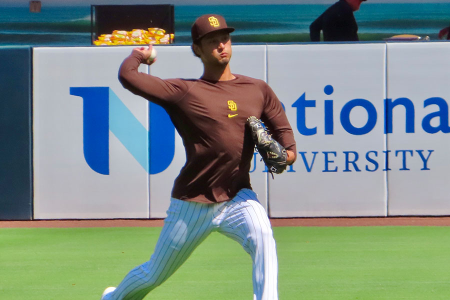 登板翌日、キャッチボールで調整するダルビッシュ有【写真：木崎英夫】