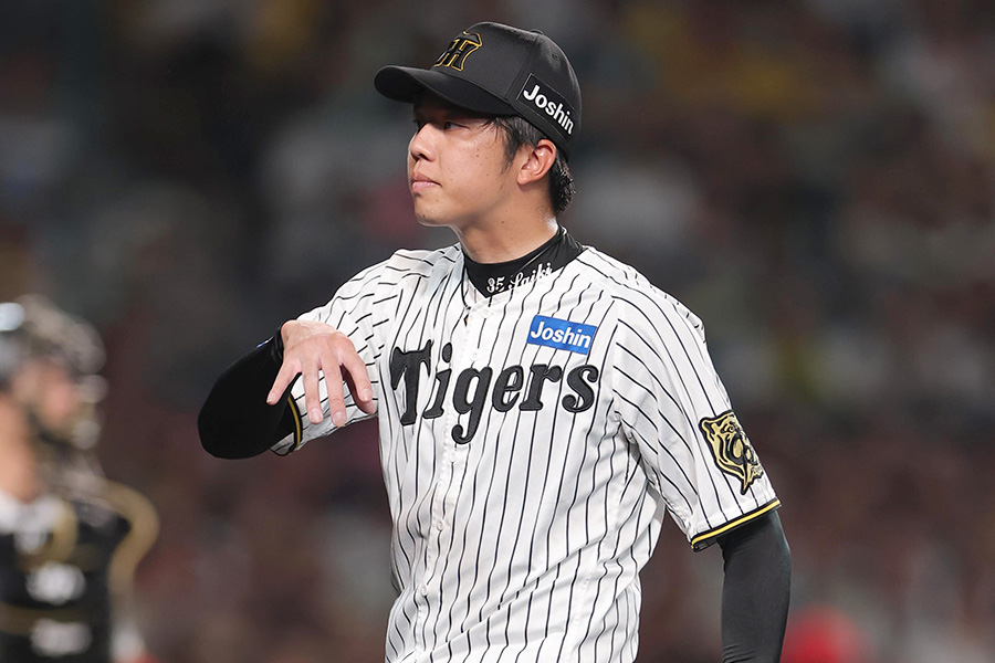 危険球退場となった阪神・才木浩人【写真：小林靖】