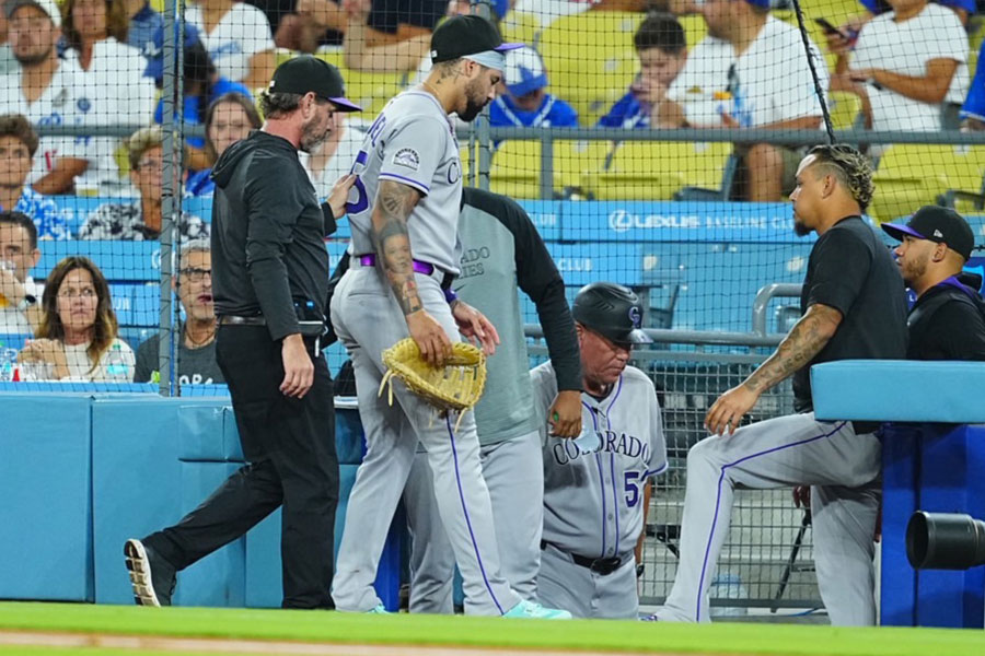 ベンチに下がるロッキーズのウォーミング・バーナベル【写真：荒川祐史】