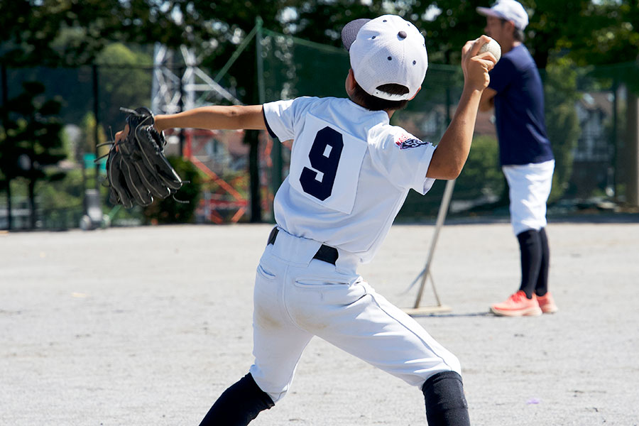 体幹を使った正しい投球感覚を身につけられるドリルとは（写真はイメージ）