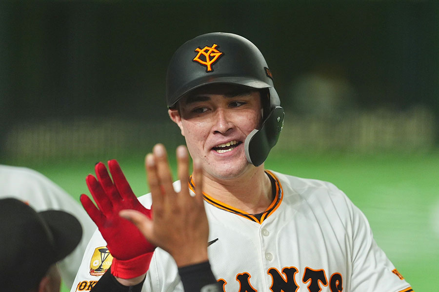 巨人のリチャード【写真:小林靖】