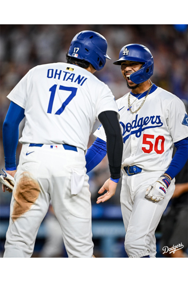 ドジャースの公式Xが公開した大谷とベッツの写真（画像はスクリーンショット）