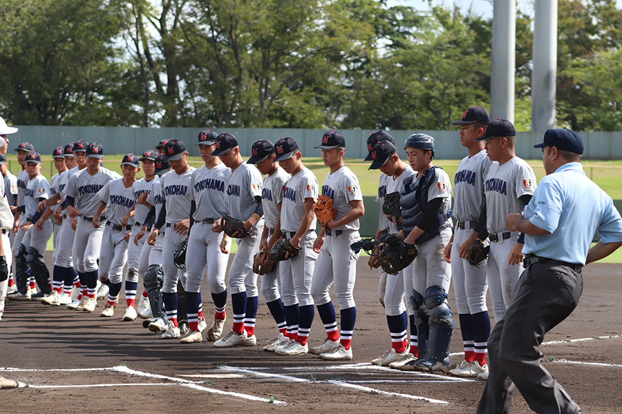 浅野戦に勝利した横浜ナイン【写真:大利実】