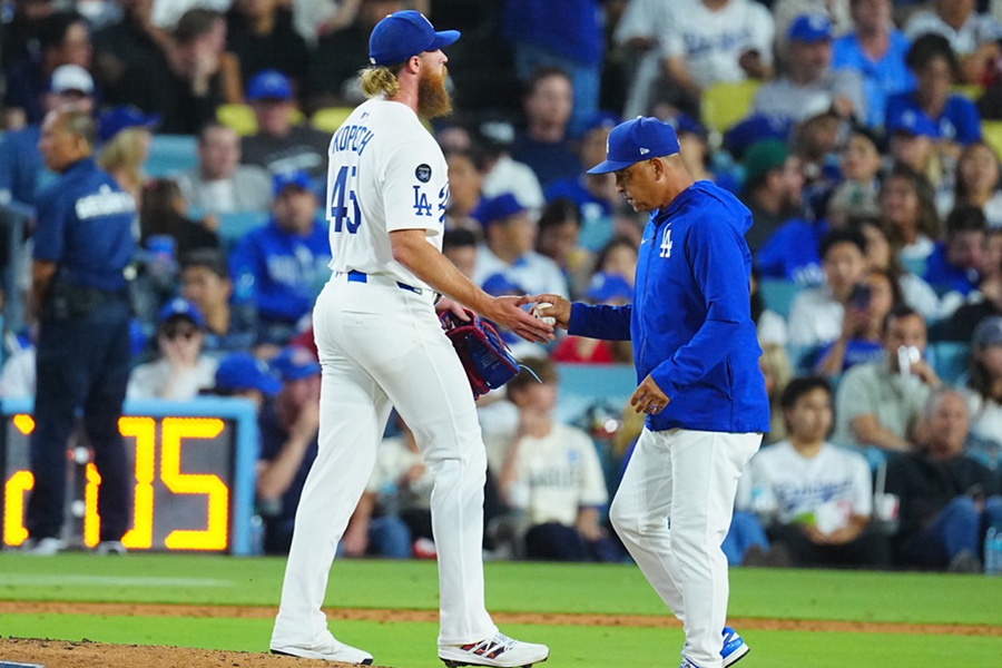 7回に降板するドジャースのマイケル・コペック【写真：荒川祐史】