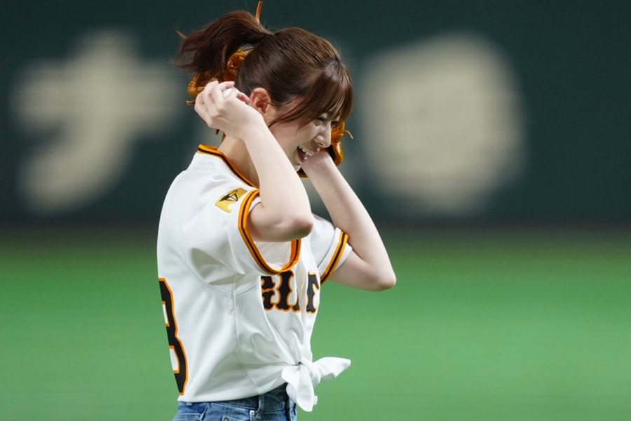 始球式を務めた桜田ひよりさん【写真：矢口亨】