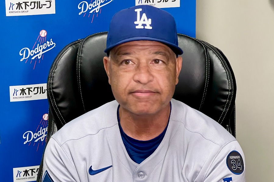 試合後に取材に応じたドジャースのデーブ・ロバーツ監督【写真：小谷真弥】