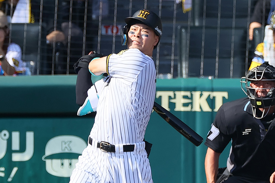 37号本塁打を放った阪神・佐藤輝明【写真提供：産経新聞社】