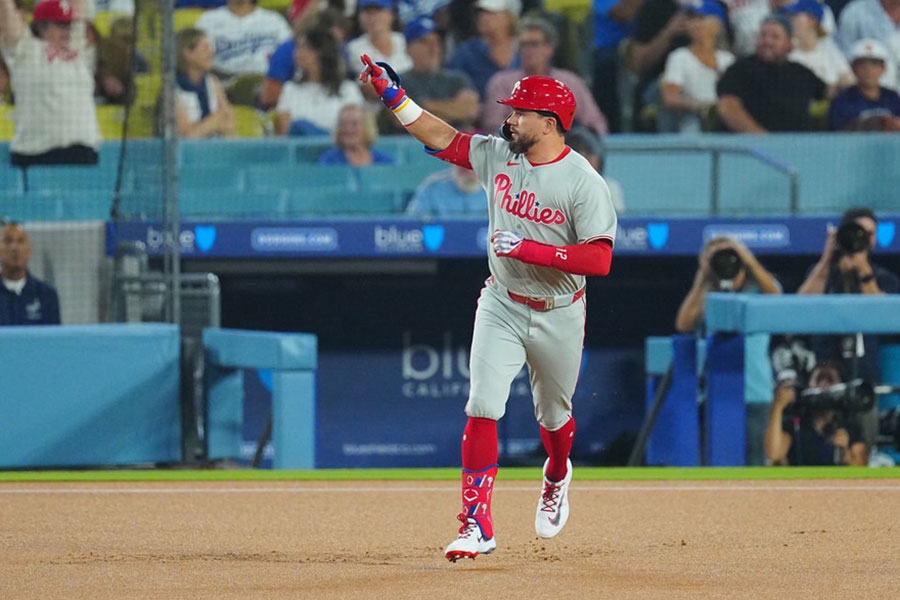 ドジャース戦で本塁打を放ったフィリーズのカイル・シュワーバー【写真：荒川祐史】