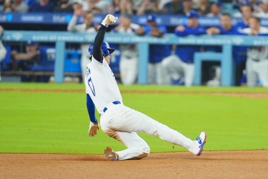 9回に盗塁を決めたドジャース・大谷翔平【写真：荒川祐史】