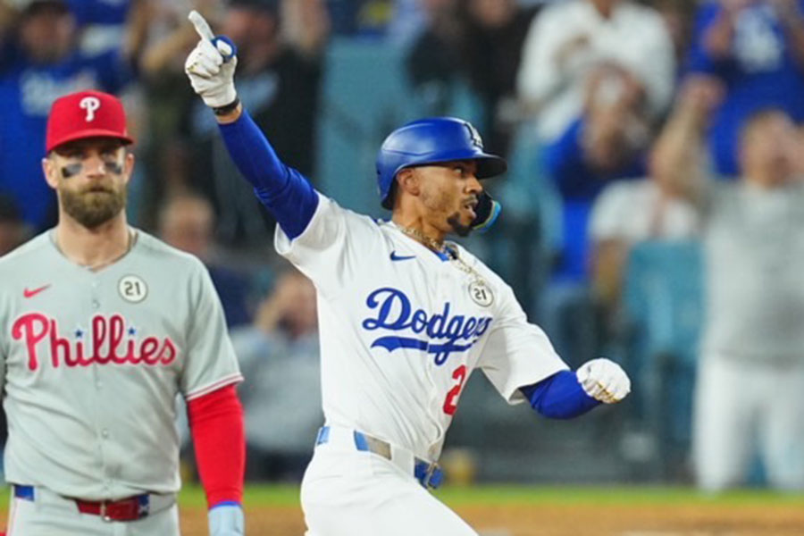 フィリーズ戦で本塁打を放ったドジャースのムーキー・ベッツ【写真：荒川祐史】
