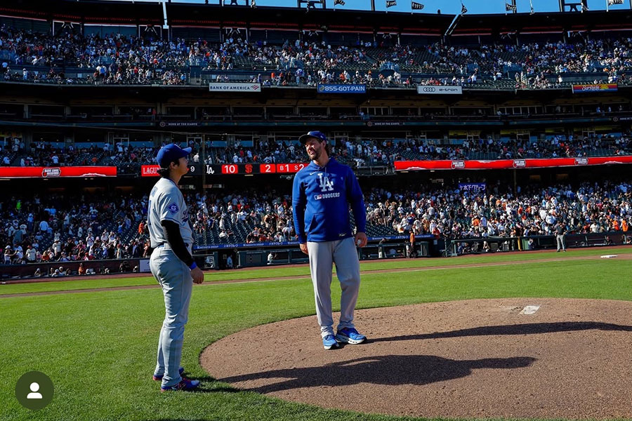 ジョン・スーフー氏が撮影したドジャース・大谷翔平（左）とクレイトン・カーショー（画像はスクリーンショット）