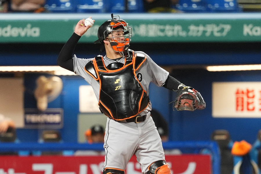 巨人・岸田行倫【写真：小林靖】