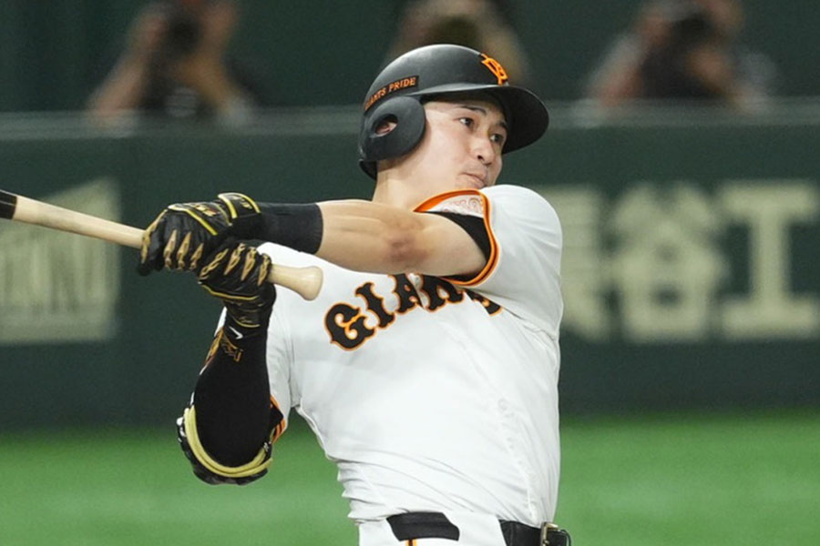 巨人・泉口友汰【写真：小林靖】