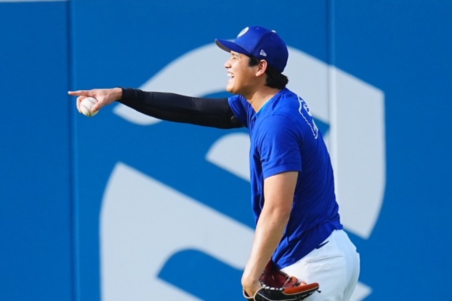 試合前、練習をするドジャース・大谷翔平【写真：荒川祐史】