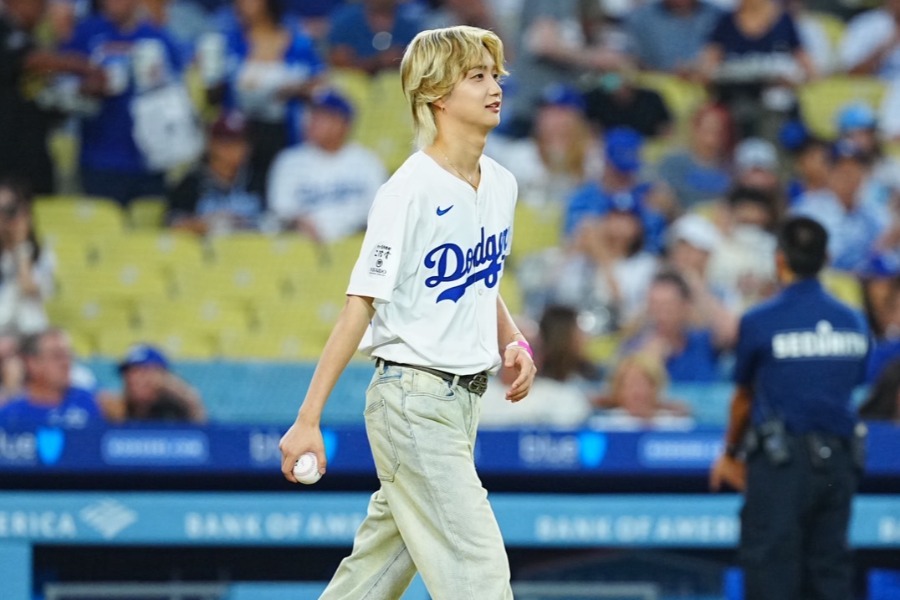 始球式を行った「BE:FIRST」のJUNONさん【写真：荒川祐史】