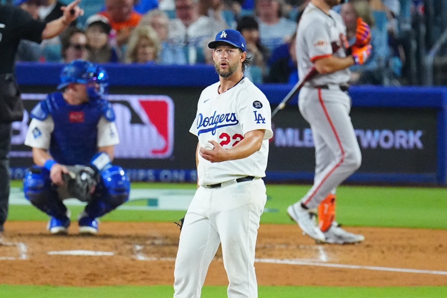 先発したドジャースのクレイトン・カーショー【写真：荒川祐史】