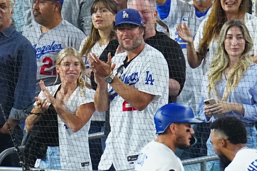 試合を観戦したNFL選手のマシュー・スタッフォード【写真：荒川祐史】