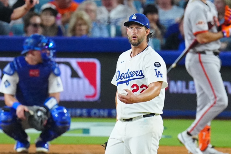 ジャイアンツ戦に先発したドジャースのクレイトン・カーショー【写真：荒川祐史】