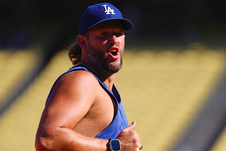 試合前に練習するドジャースのクレイトン・カーショー【写真：荒川祐史】