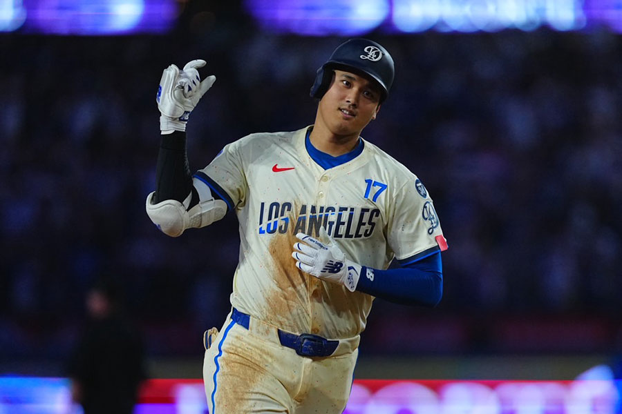 53号ソロを放ったドジャース・大谷翔平【写真：荒川祐史】