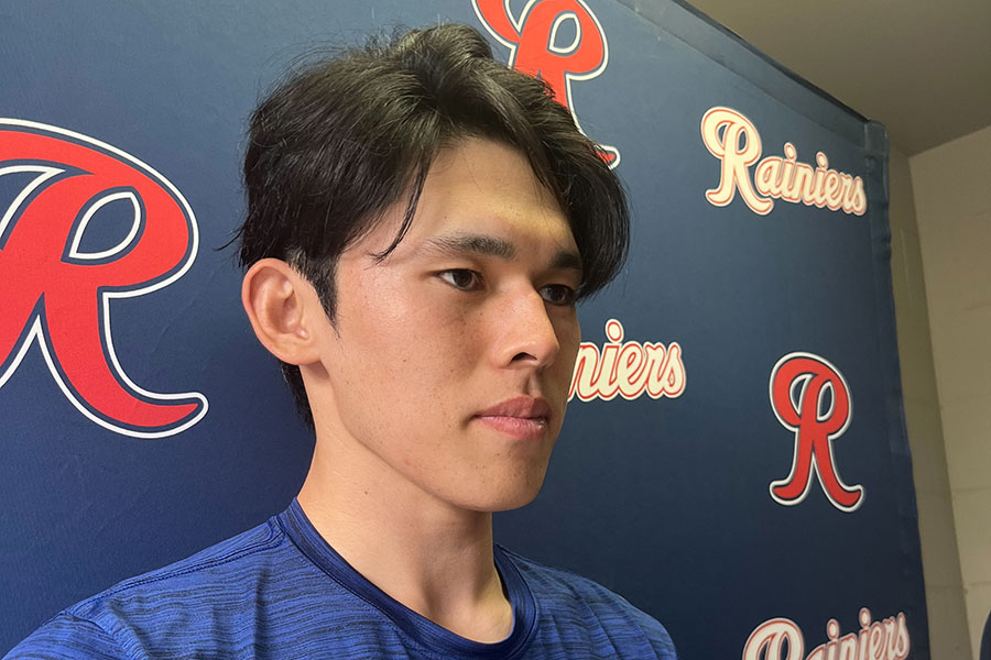 試合後、取材に応じるドジャース・佐々木朗希【写真：編集部】