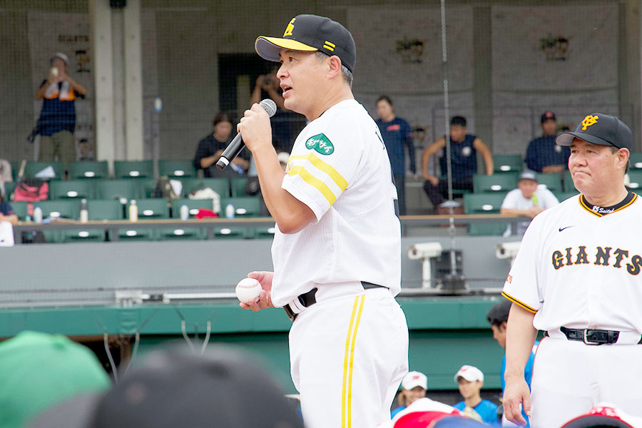 五十嵐氏は体重移動の重要性と伝える難しさを語る【写真：磯田健太郎】