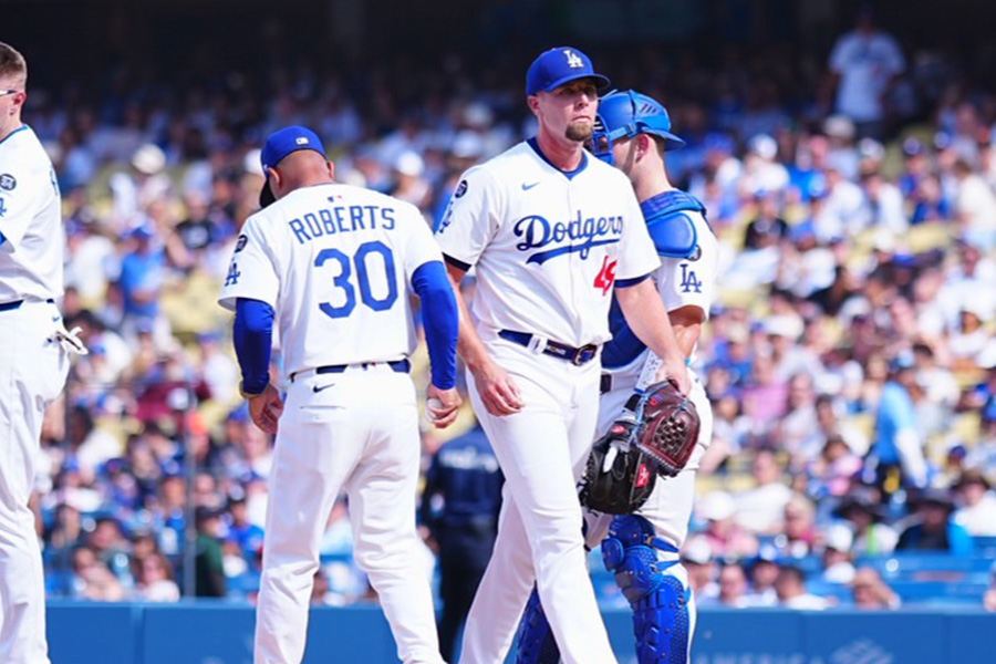 マウンドから降りるドジャースのブレイク・トライネン【写真：荒川祐史】